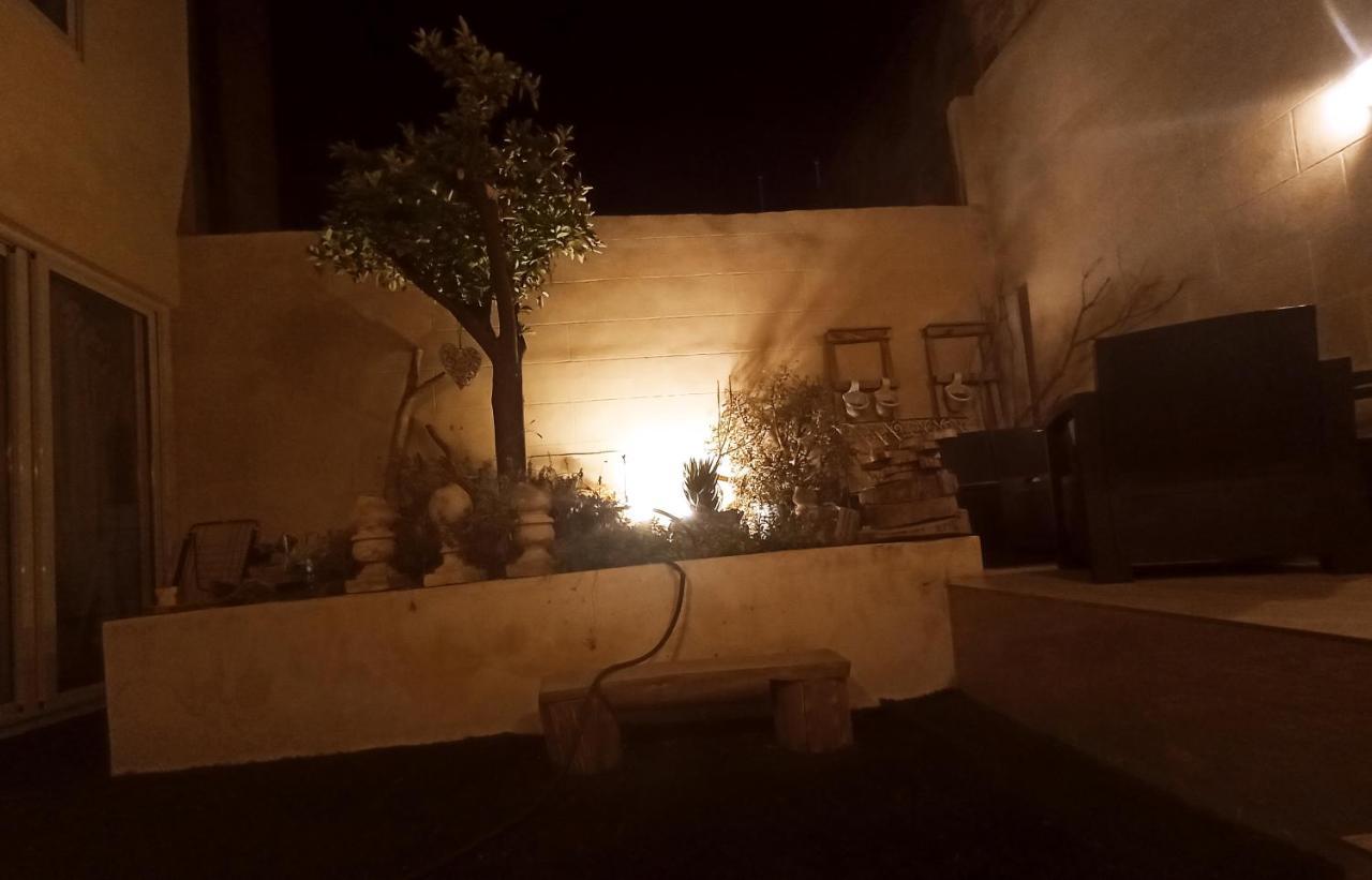 Dhara House Malta Bed and Breakfast Paola Εξωτερικό φωτογραφία